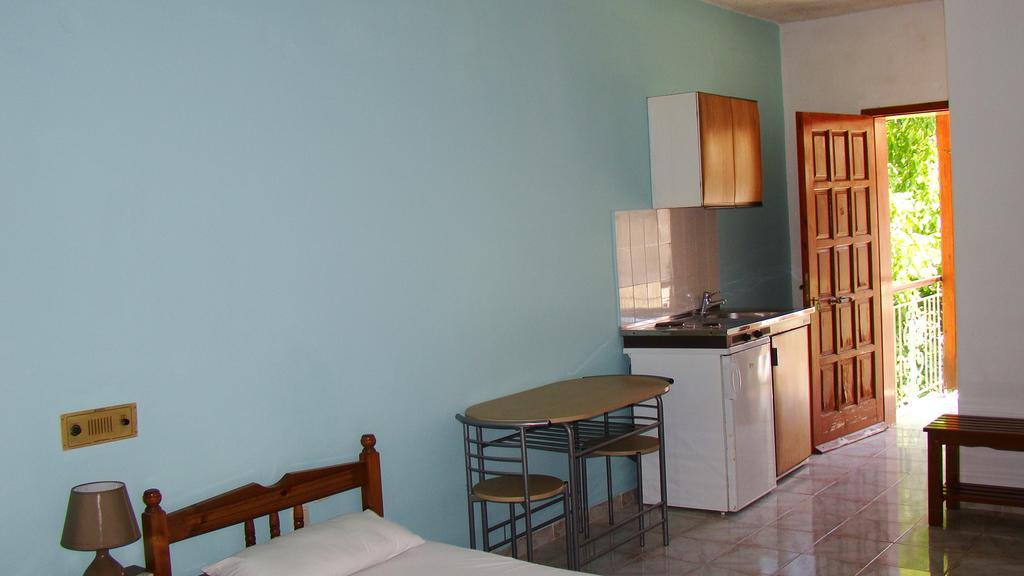 Kristi Apartment Poros  Стая снимка